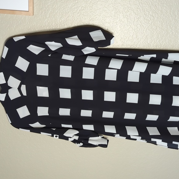 NWOT Alfani Sheer Collared VNeck Button Front in Black/White Check - Picture 2 of 5